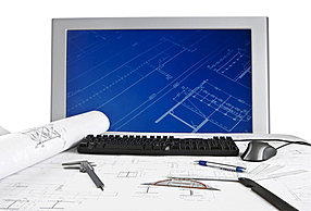 CAD Arbeitsplatz mit Bauplänen